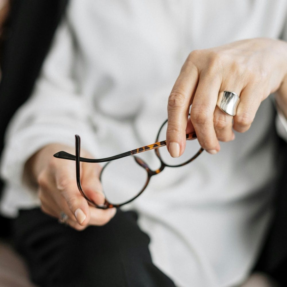vue hypermetropie symptomes definition dr nathalie butel chirurgien ophtalmologue specialiste chirurgie refractive paris