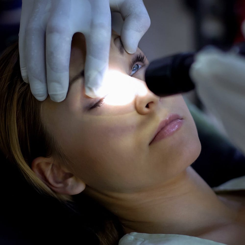 urgence ophtalmologique dr nathalie butel chirurgien ophtalmologue specialiste chirurgie refractive cataracte oculoplastique paris